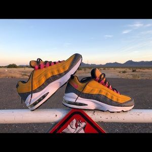 Vintage ‘90s Women’s Nike AirMax